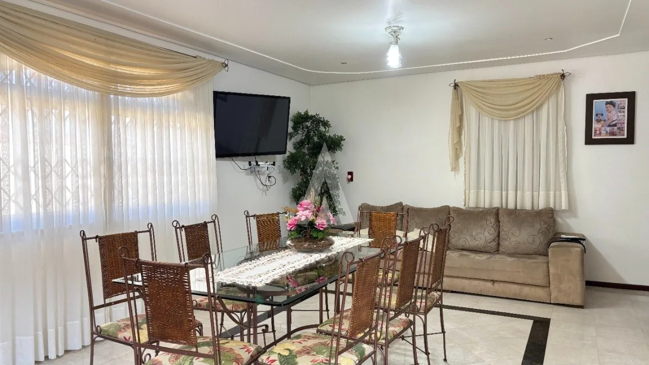 Casa com 1 suíte e 2 quartos à venda no bairro Iririú em Joinville-SC de R$1.150.000,00 por R$999.000,00. — foto 3