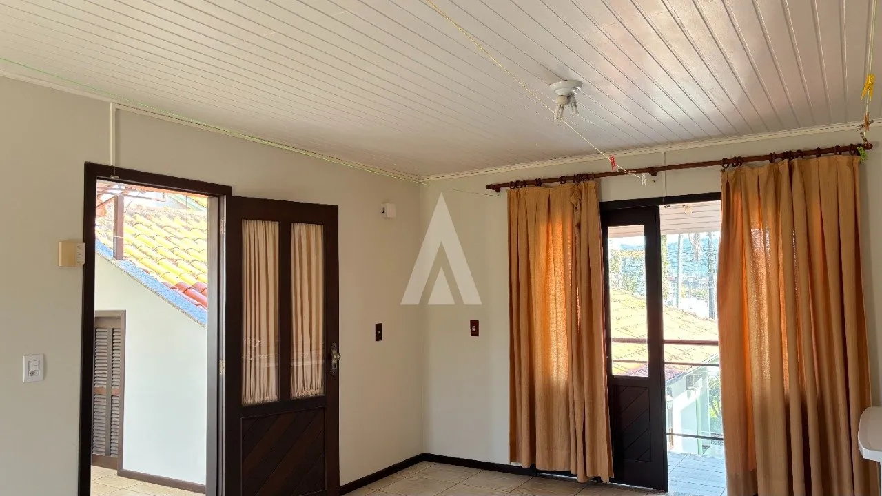 Casa com 1 suíte e 2 quartos à venda no bairro Iririú em Joinville-SC de R$1.150.000,00 por R$999.000,00. — foto 4