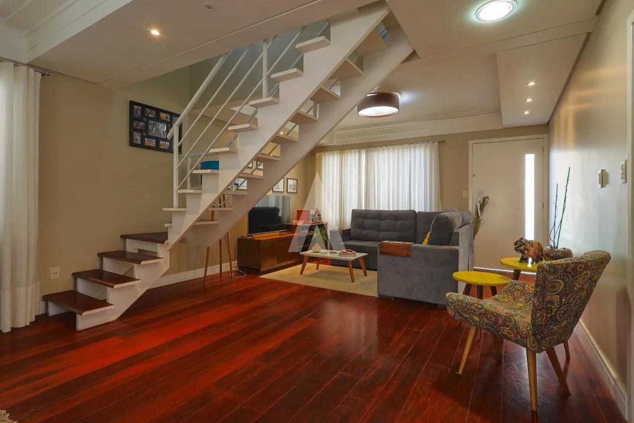 Sobrado com 1 suíte e 2 quartos à venda no bairro Santo Antônio em Joinville-SC por R$1.350.000,00. — foto 3