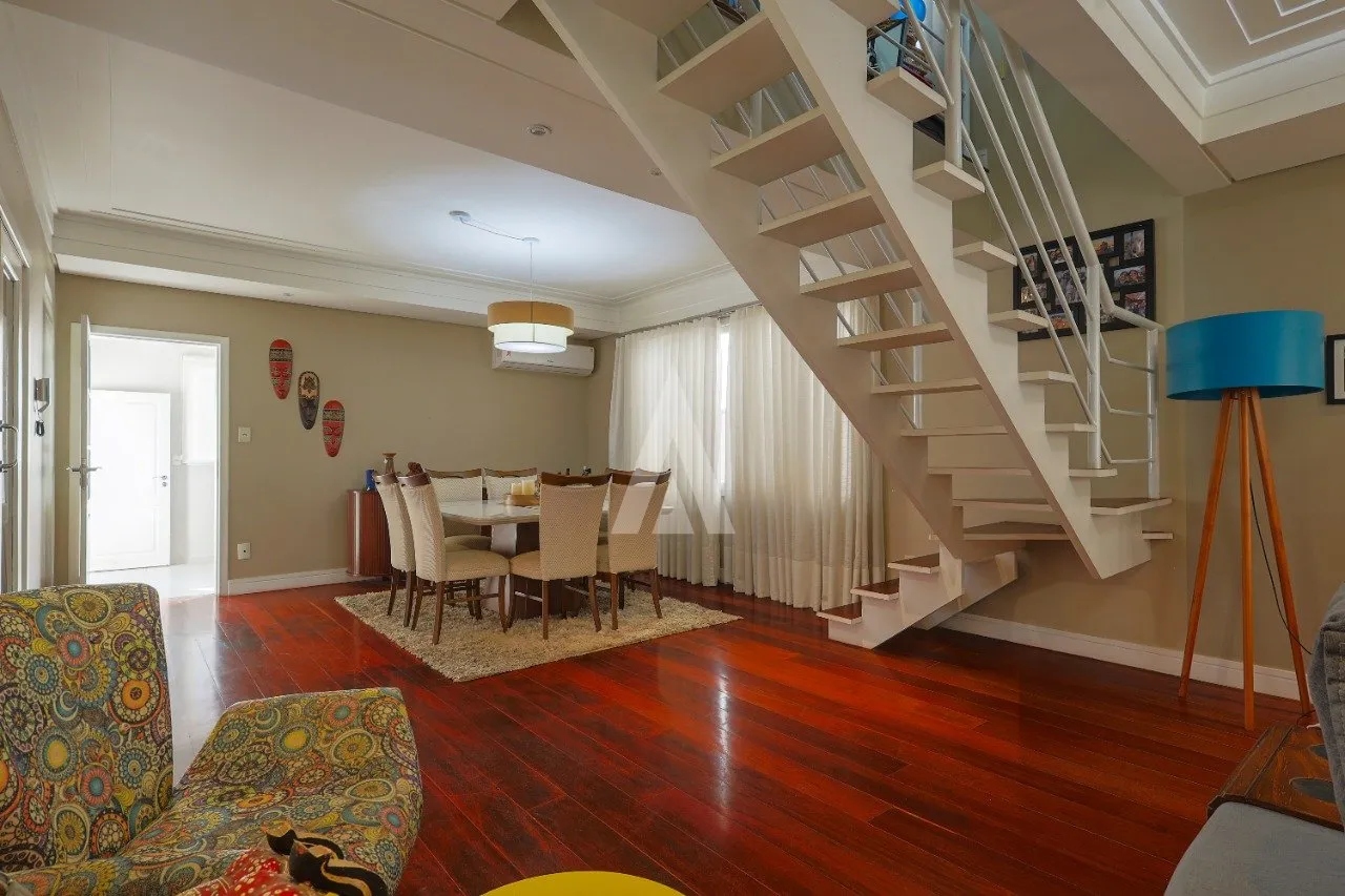 Sobrado com 1 suíte e 2 quartos à venda no bairro Santo Antônio em Joinville-SC por R$1.350.000,00. — foto 4