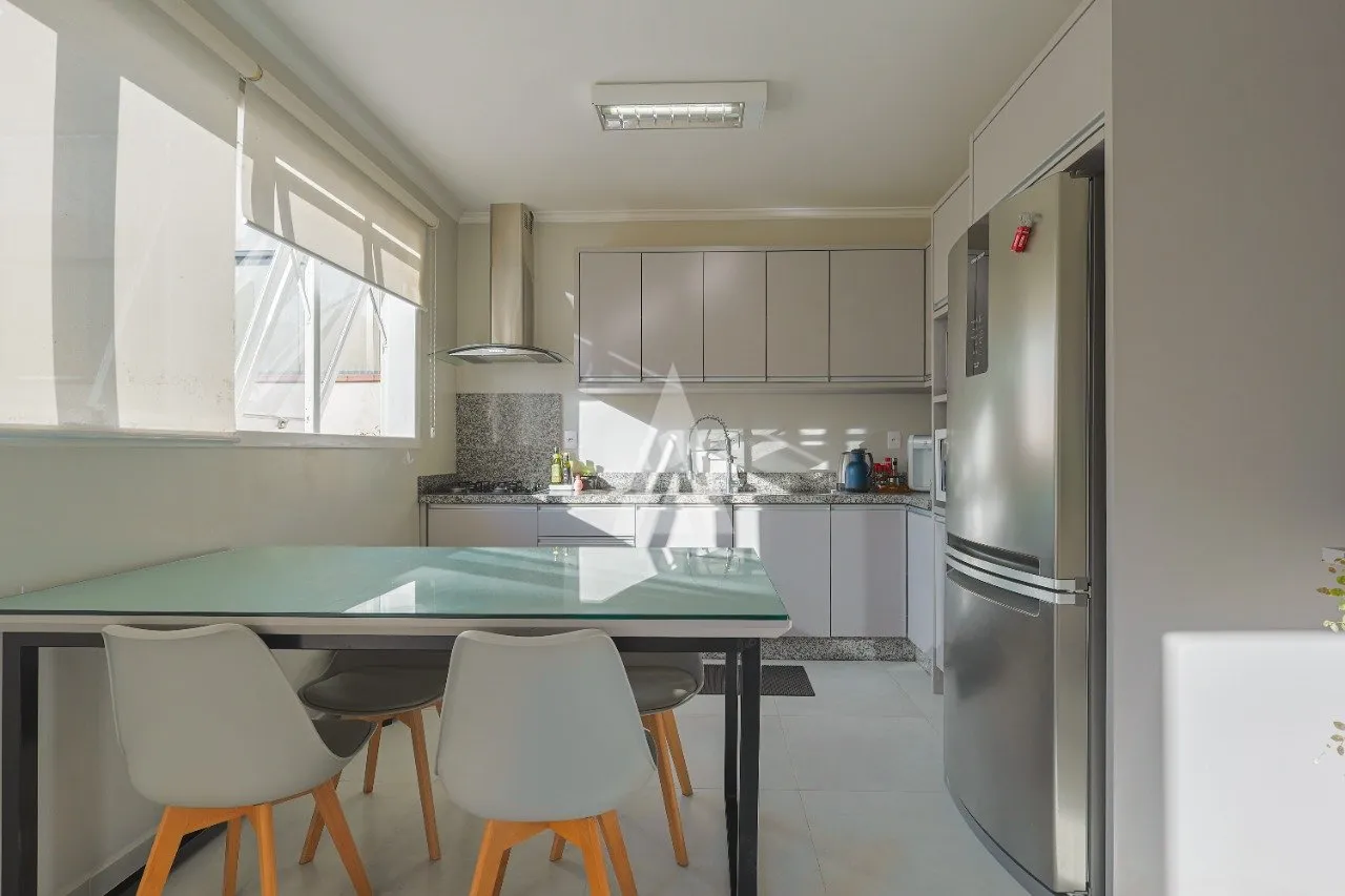 Sobrado com 1 suíte e 2 quartos à venda no bairro Santo Antônio em Joinville-SC por R$1.350.000,00. — foto 5