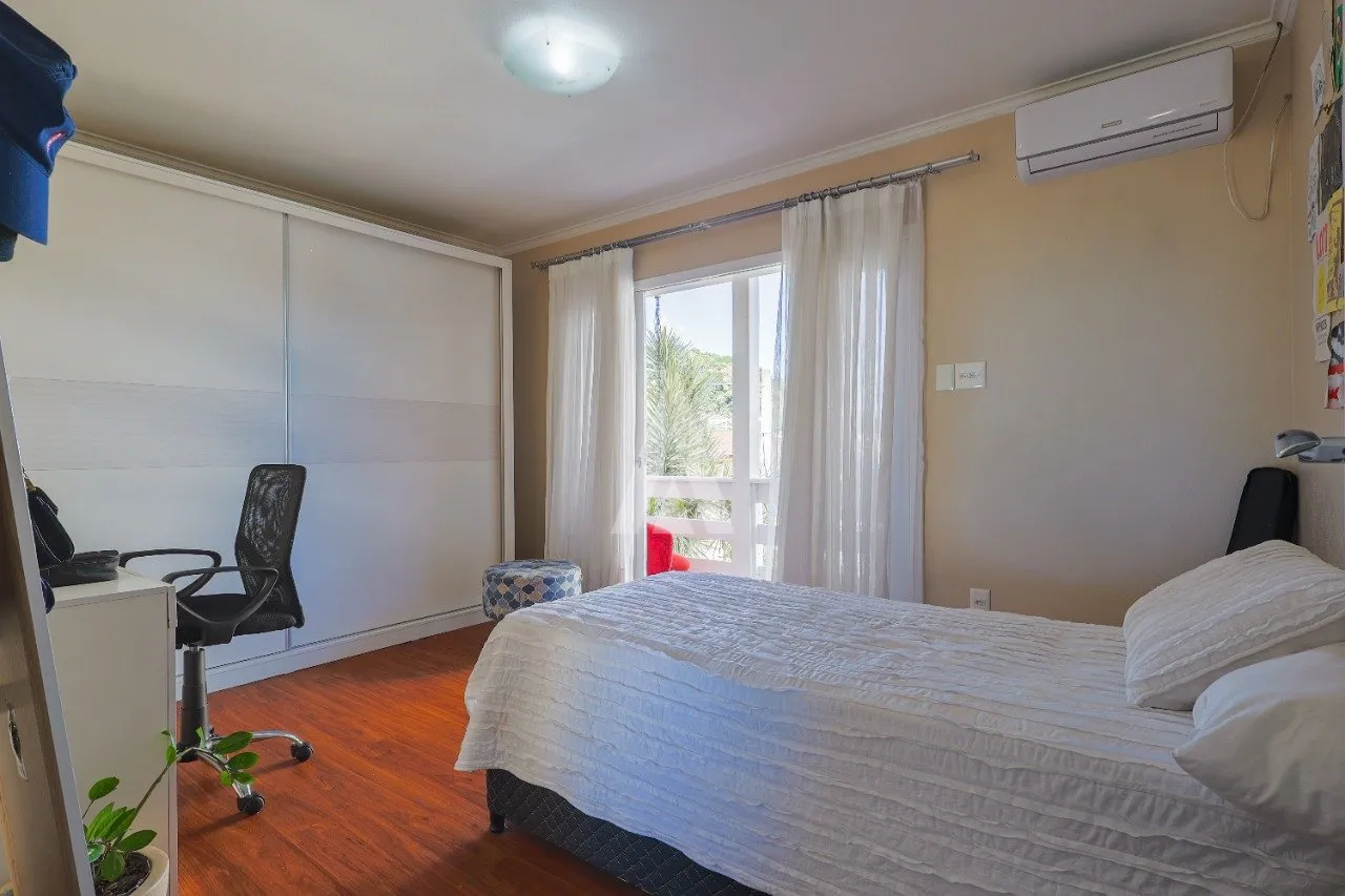 Sobrado com 1 suíte e 2 quartos à venda no bairro Santo Antônio em Joinville-SC por R$1.350.000,00. — foto 7