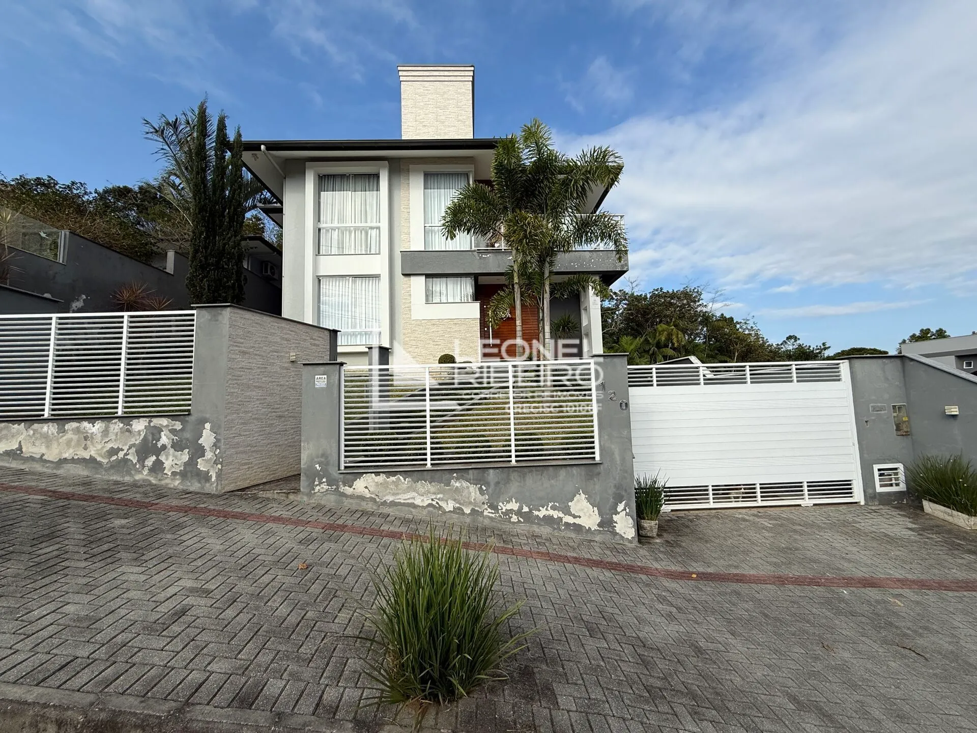 Casa Alto Padrão com 4 dormitórios (1 suíte) à venda, 185 m no bairro das Nações em Timbó-SC - foto 1