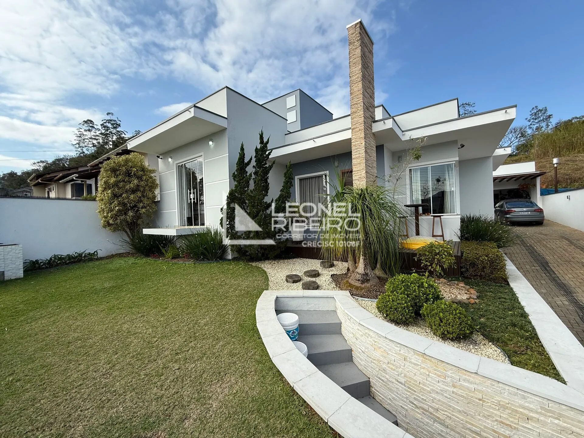 Casa Alto Padrão com 3 dormitórios (1 suíte) à venda, 160 m no bairro das Nações em Timbó-SC - foto 1