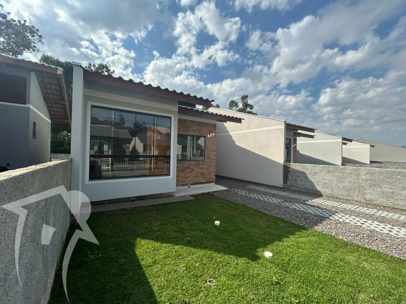 Casa Mulde - Dois Quartos com suíte e Fundos para área Verde - foto 1