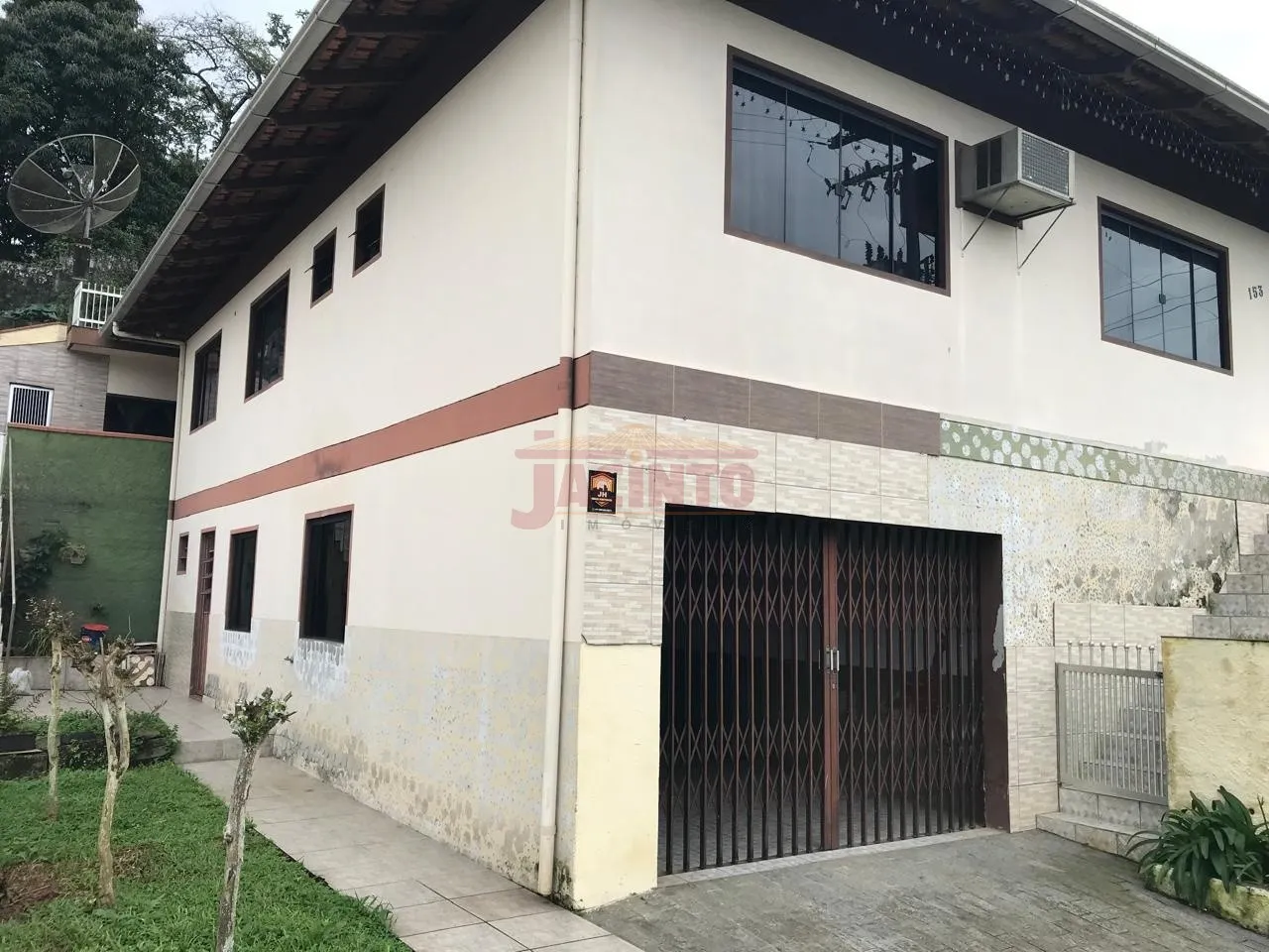 Casa de alvenaria de 2 pavimentos, contendo 3 dormitórios (1 suíte), sala, cozinha, lavação, garagem coberta, terreno com 420 m, no bairro Fortaleza. — foto 3