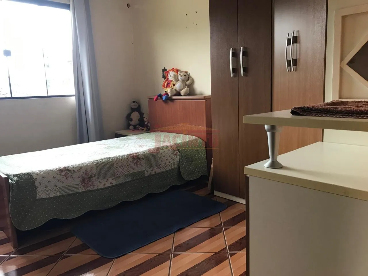 Casa de alvenaria de 2 pavimentos, contendo 3 dormitórios (1 suíte), sala, cozinha, lavação, garagem coberta, terreno com 420 m, no bairro Fortaleza. — foto 7