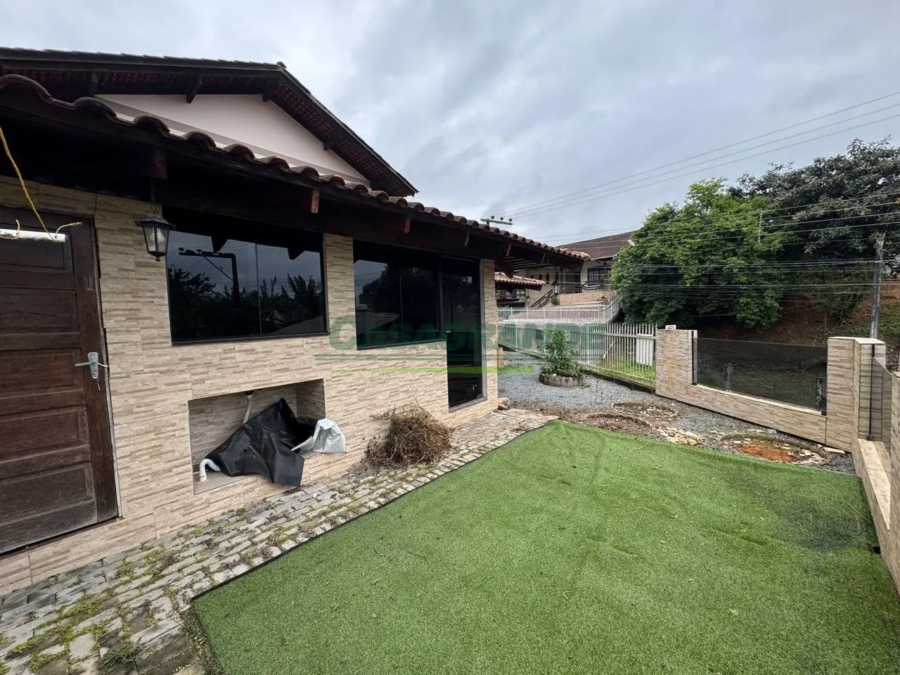 Casa em ótima localização próximo a Cooper do bairro Água Verde, a poucos metros de farmácias, restaurantes e escolas. — foto 5