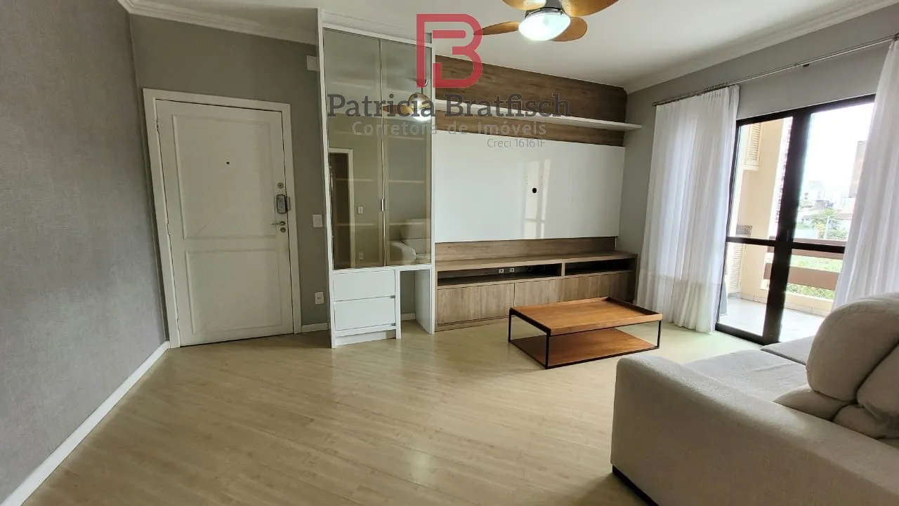 Amplo apartamento semimobiliado, com 03 dormitórios sendo 01 suíte e 02 vagas de garagem individuais. Bairro Velha - Blumenau SC — foto 2