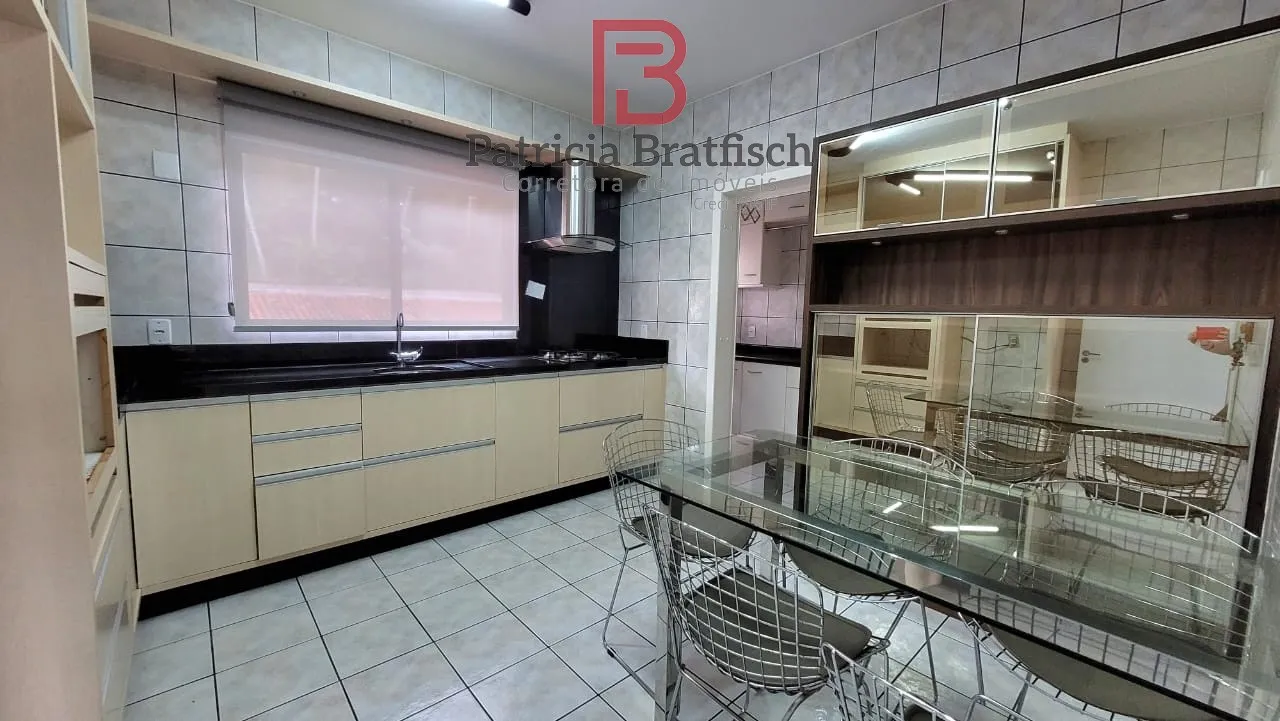 Amplo apartamento semimobiliado, com 03 dormitórios sendo 01 suíte e 02 vagas de garagem individuais. Bairro Velha - Blumenau SC — foto 6