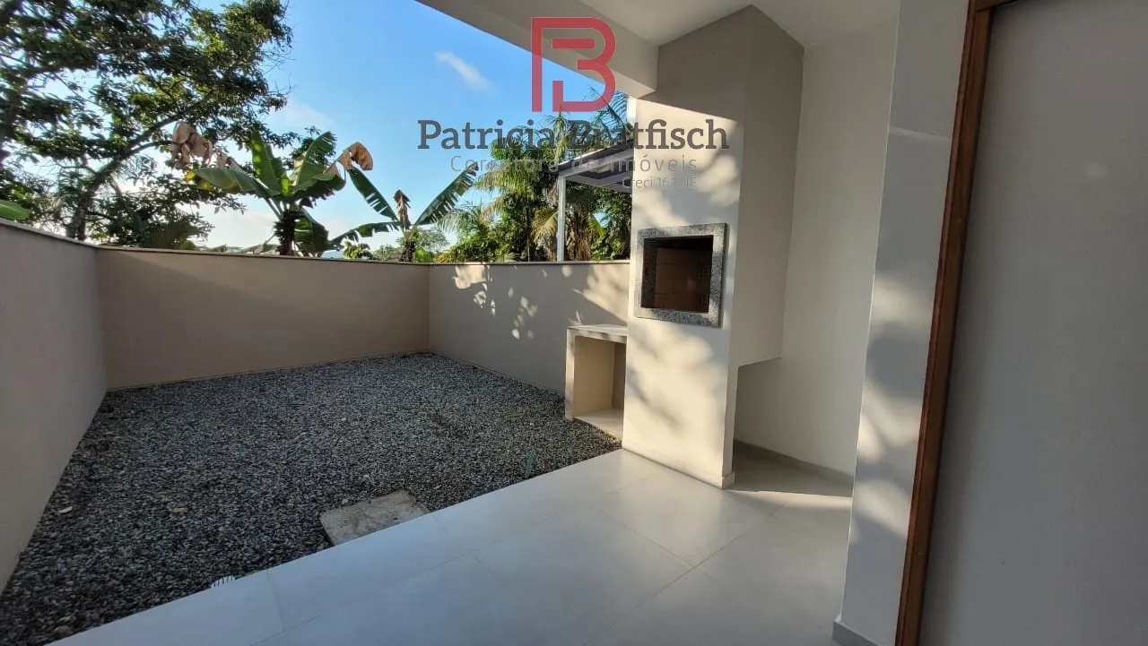 Sobrados com excelente planta. 03 dormitórios, sendo 01 suíte. Espaço terreno frente e fundos. - foto 1