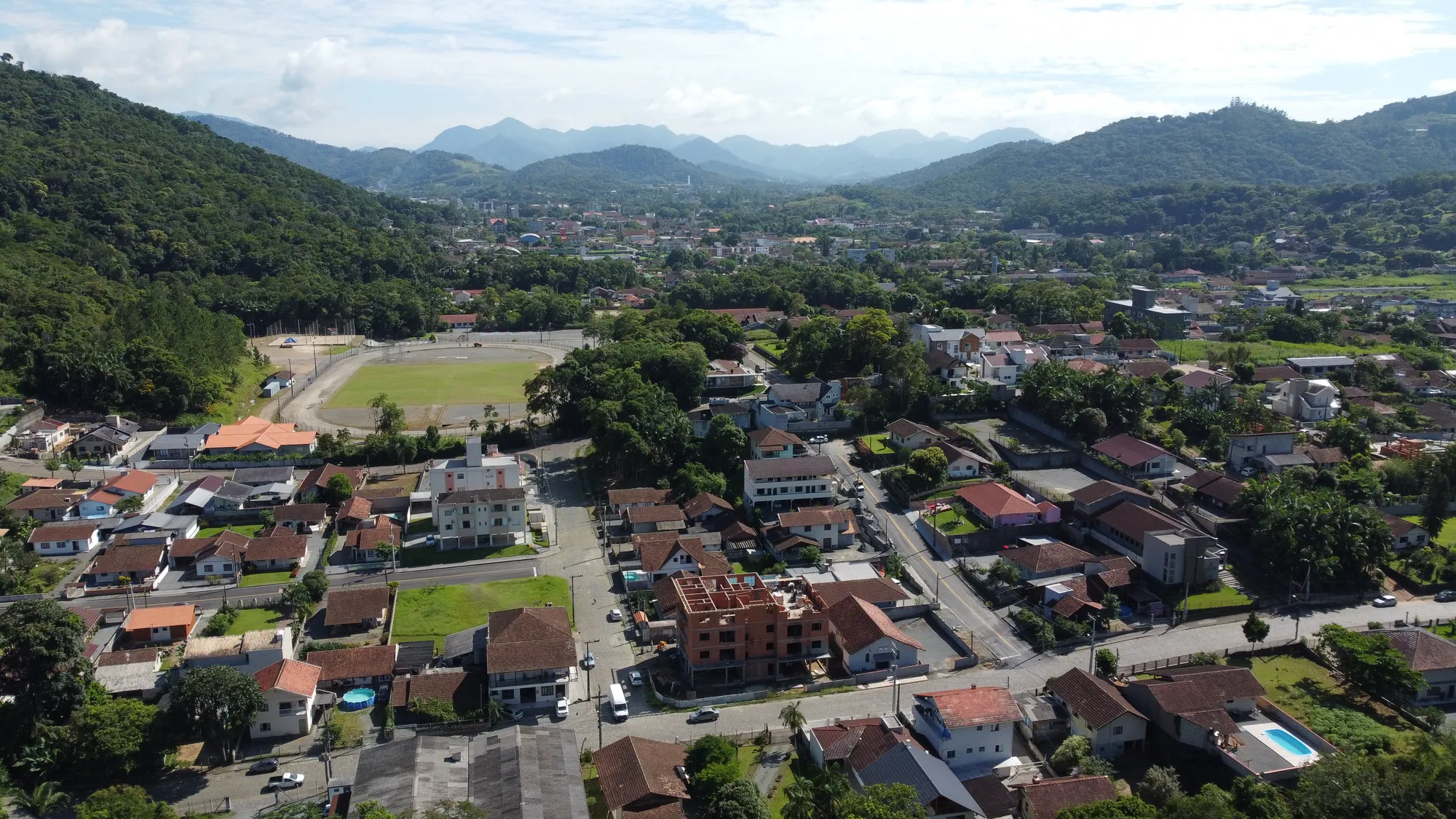 Centro de Pomerode com Elevador | Obra Avançada | Apto 2 Quartos e Lofts — foto 6
