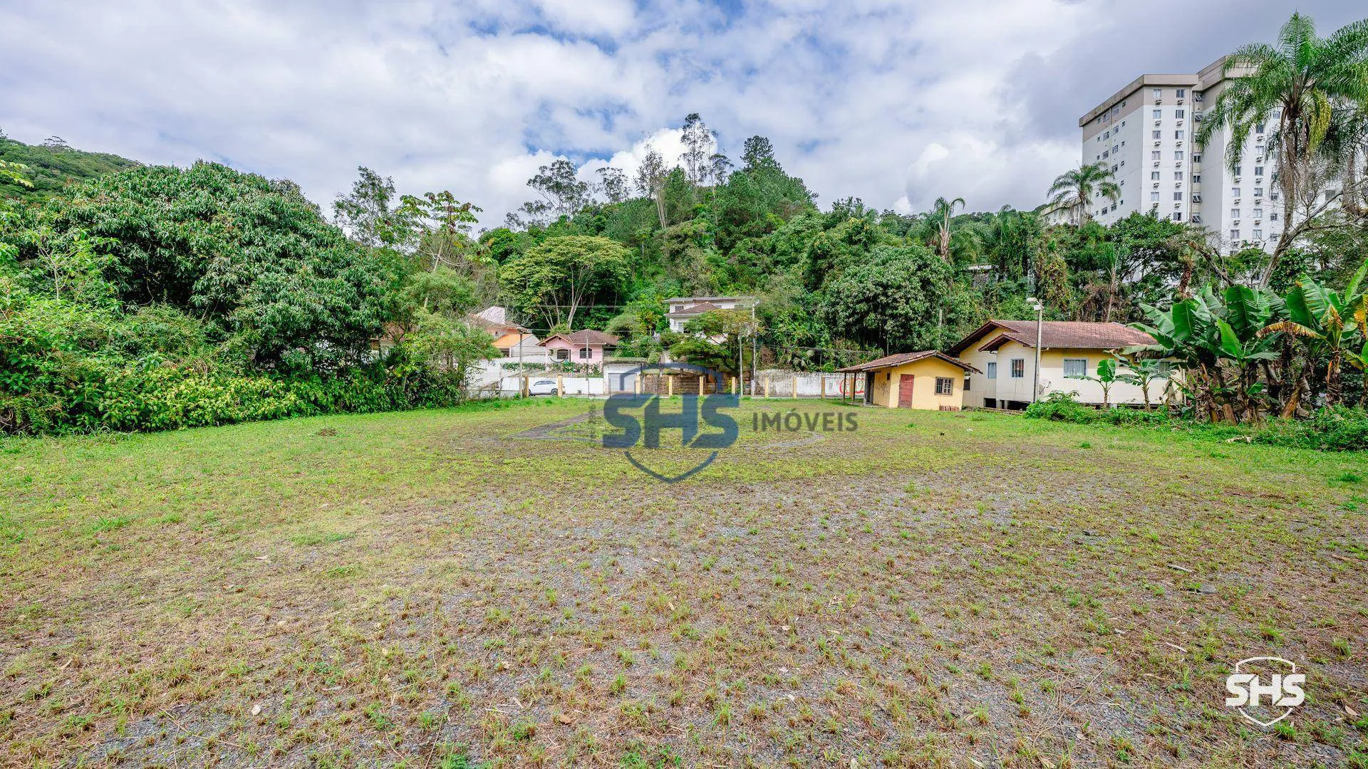Terreno com 4.703,50m2 próximo ao Centro. - foto 1