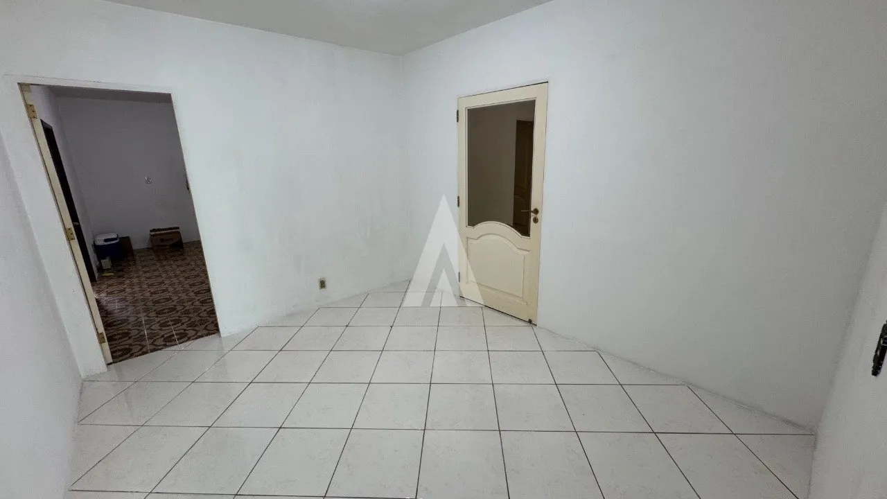 Sobrado com 6 quartos à venda no bairro Petrópolis em Joinville-SC por R$799.000,00. — foto 2