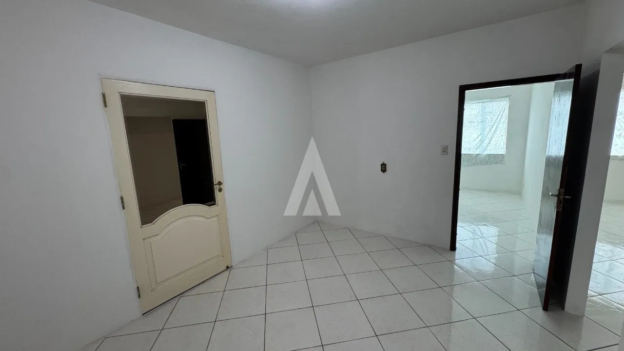 Sobrado com 6 quartos à venda no bairro Petrópolis em Joinville-SC por R$799.000,00. — foto 3