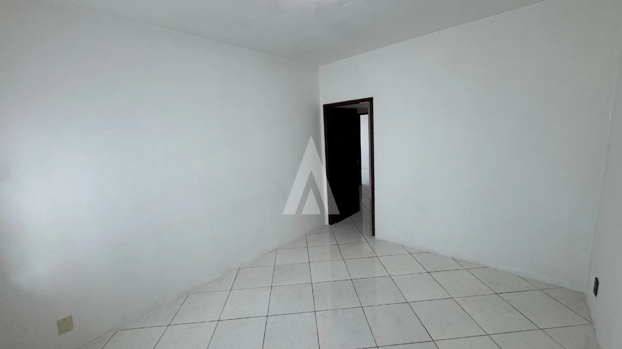 Sobrado com 6 quartos à venda no bairro Petrópolis em Joinville-SC por R$799.000,00. — foto 5