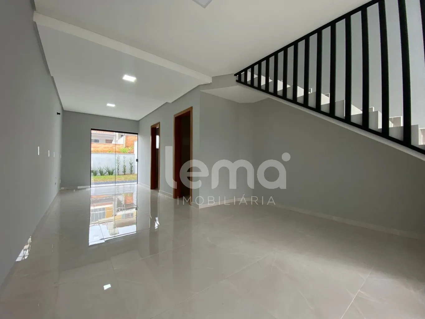 Sobrado com 2 dormitórios sendo 1 suíte, no bairro Itoupavazinha em Blumenau. — foto 3