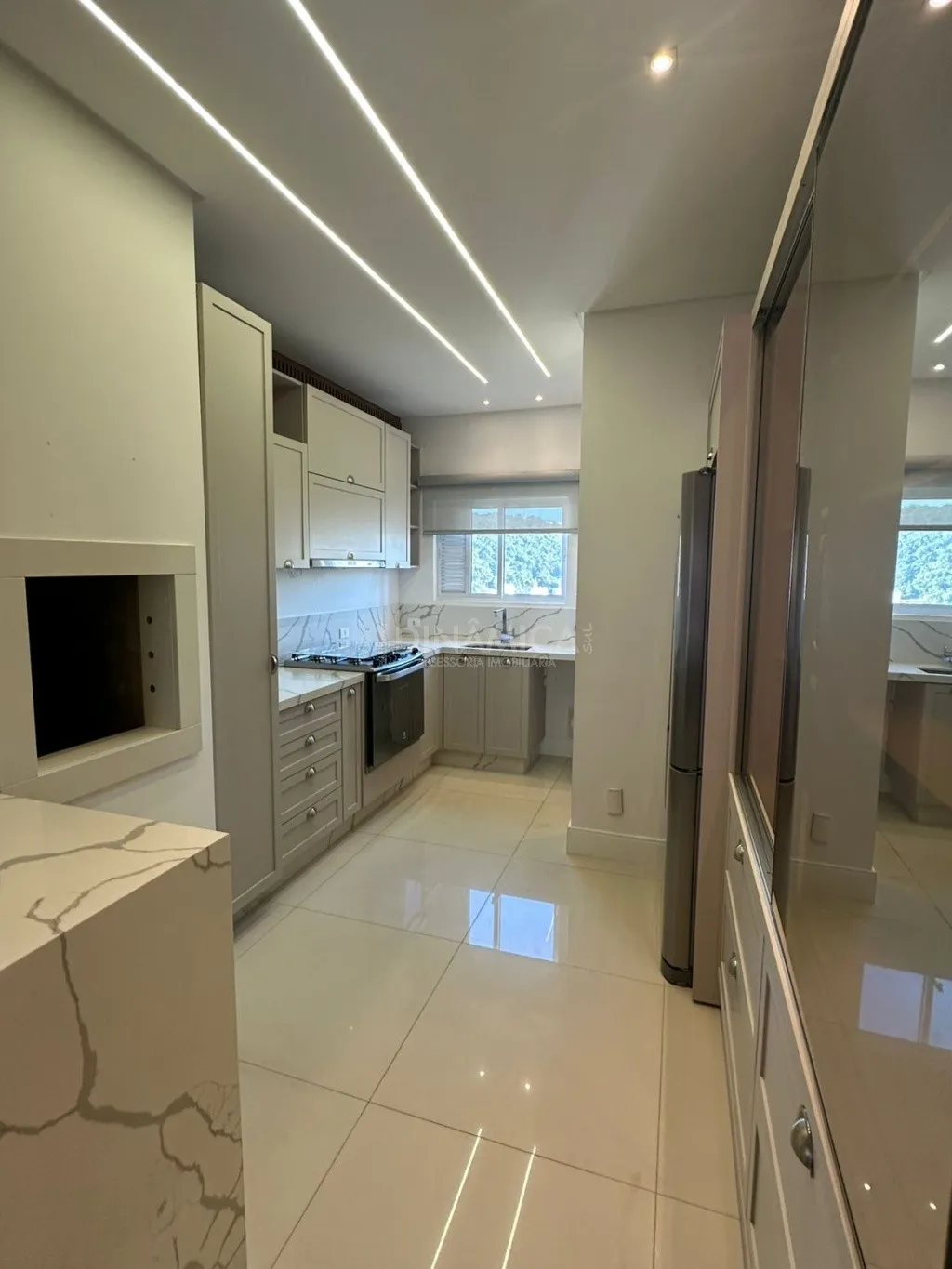 Apartamento Edifício Salvatore Residenziale 3 suítes semi mobiliado em Balneário Camboriú — foto 4