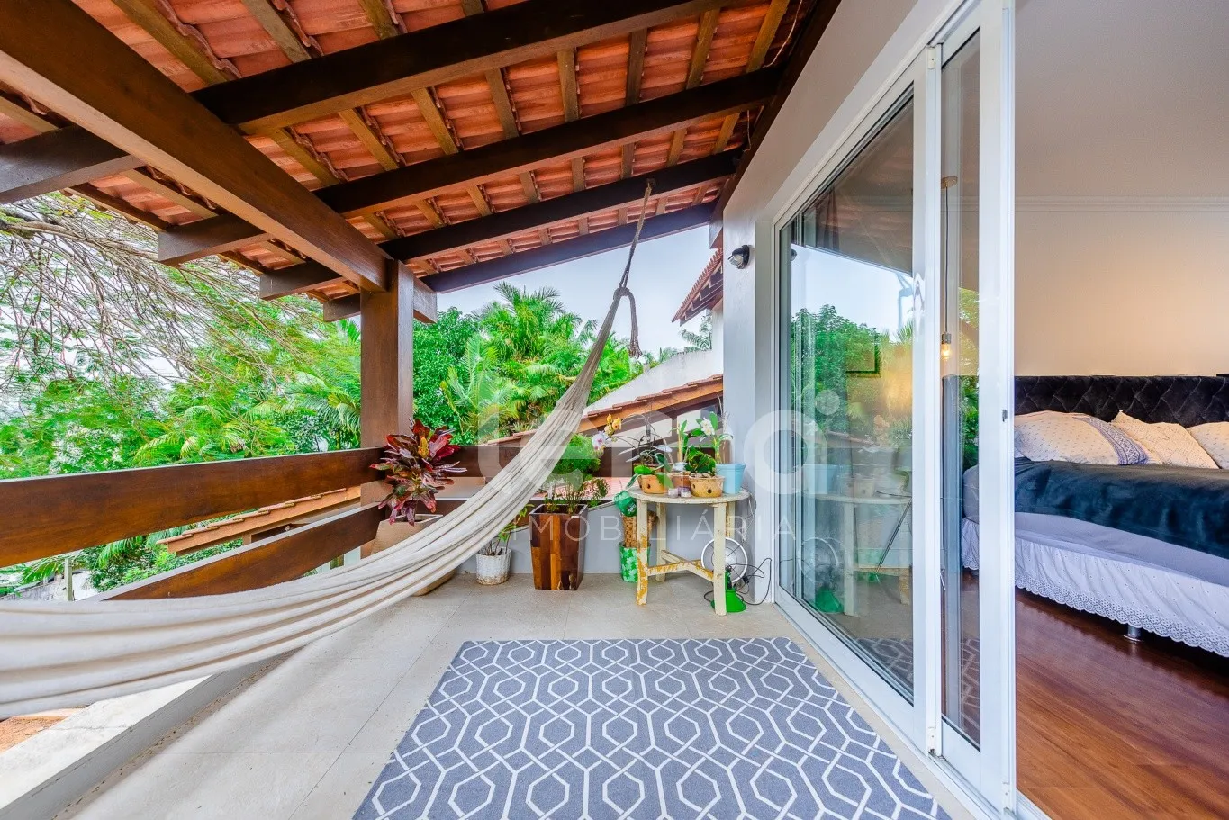 Casa com 248,50m e espaço nos fundos, no bairro Itoupava Seca. - foto 1