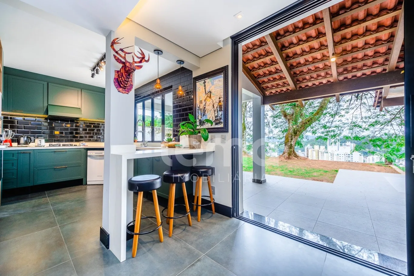 Casa com 248,50m e espaço nos fundos, no bairro Itoupava Seca. — foto 2
