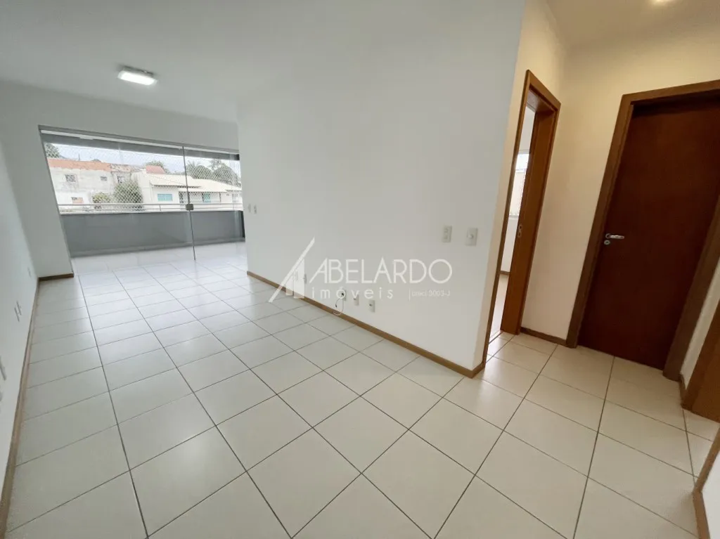 APARTAMENTO COM DOIS DORMITÓRIOS E DUAS VAGAS DE GARAGEM - BAIRRO ITOUPAVA NORTE — foto 2