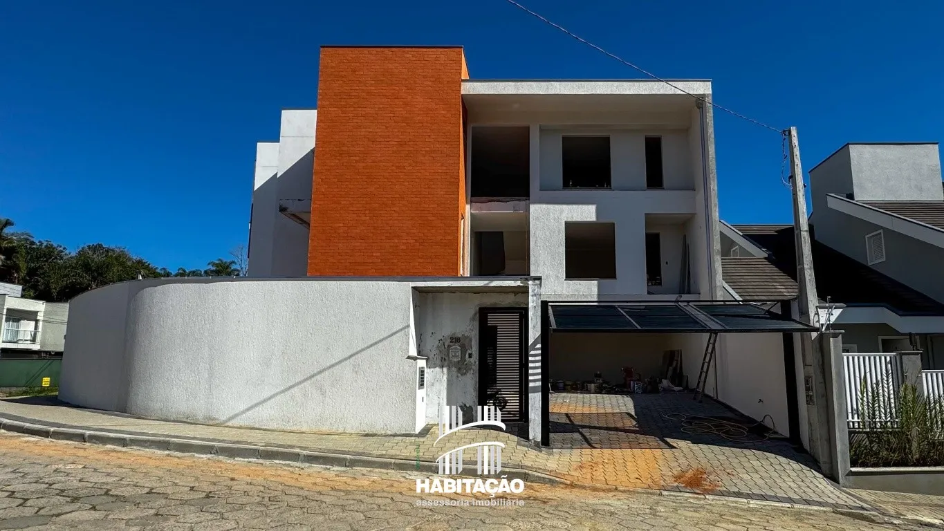 Casa Triplex de esquina com terreno e 3 suítes - Bairro Escola Agrícola — foto 4