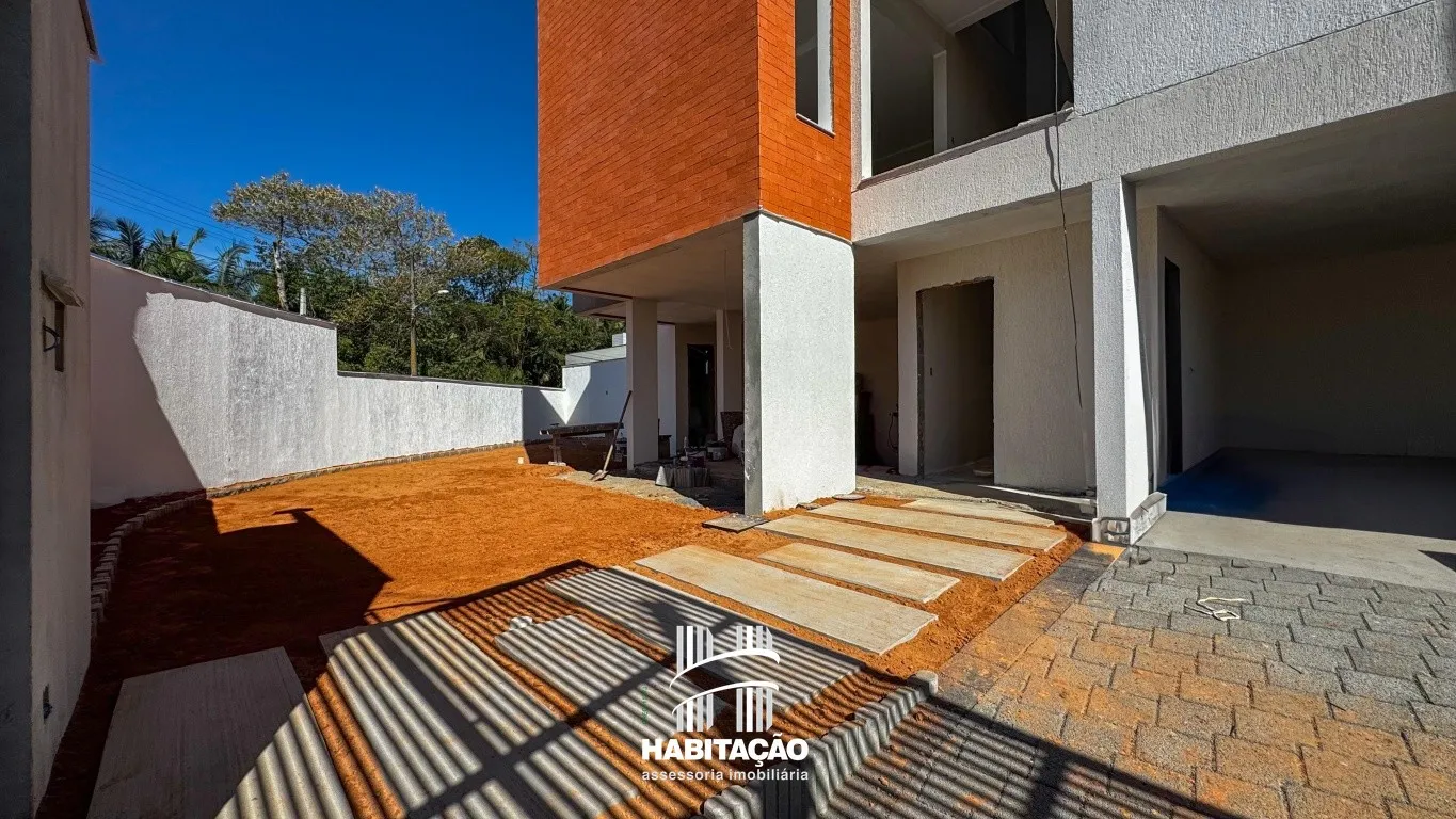 Casa Triplex de esquina com terreno e 3 suítes - Bairro Escola Agrícola — foto 5