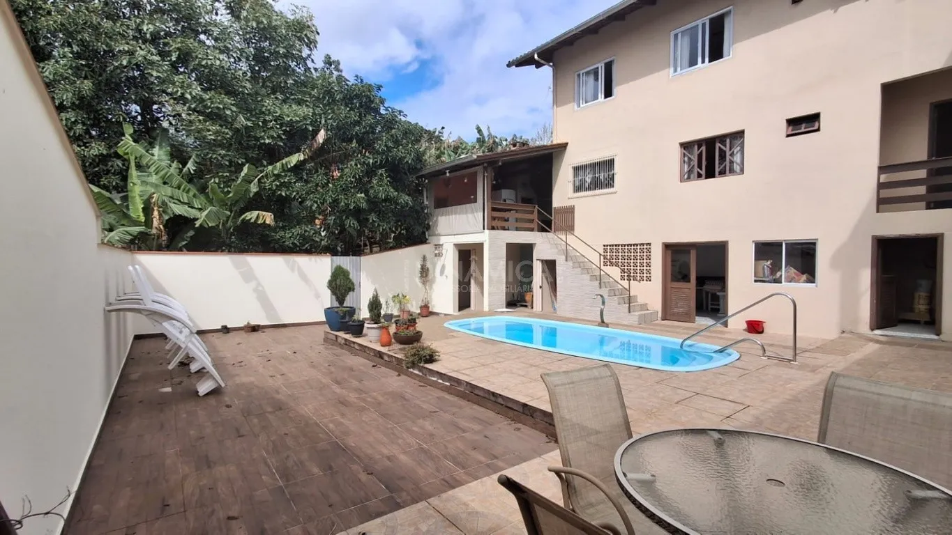 Casa com piscina no Bairro Agua Verde - Blumenau - SC - foto 1