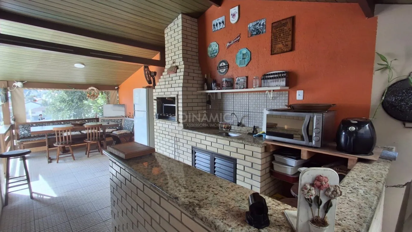Casa com piscina no Bairro Agua Verde - Blumenau - SC — foto 2