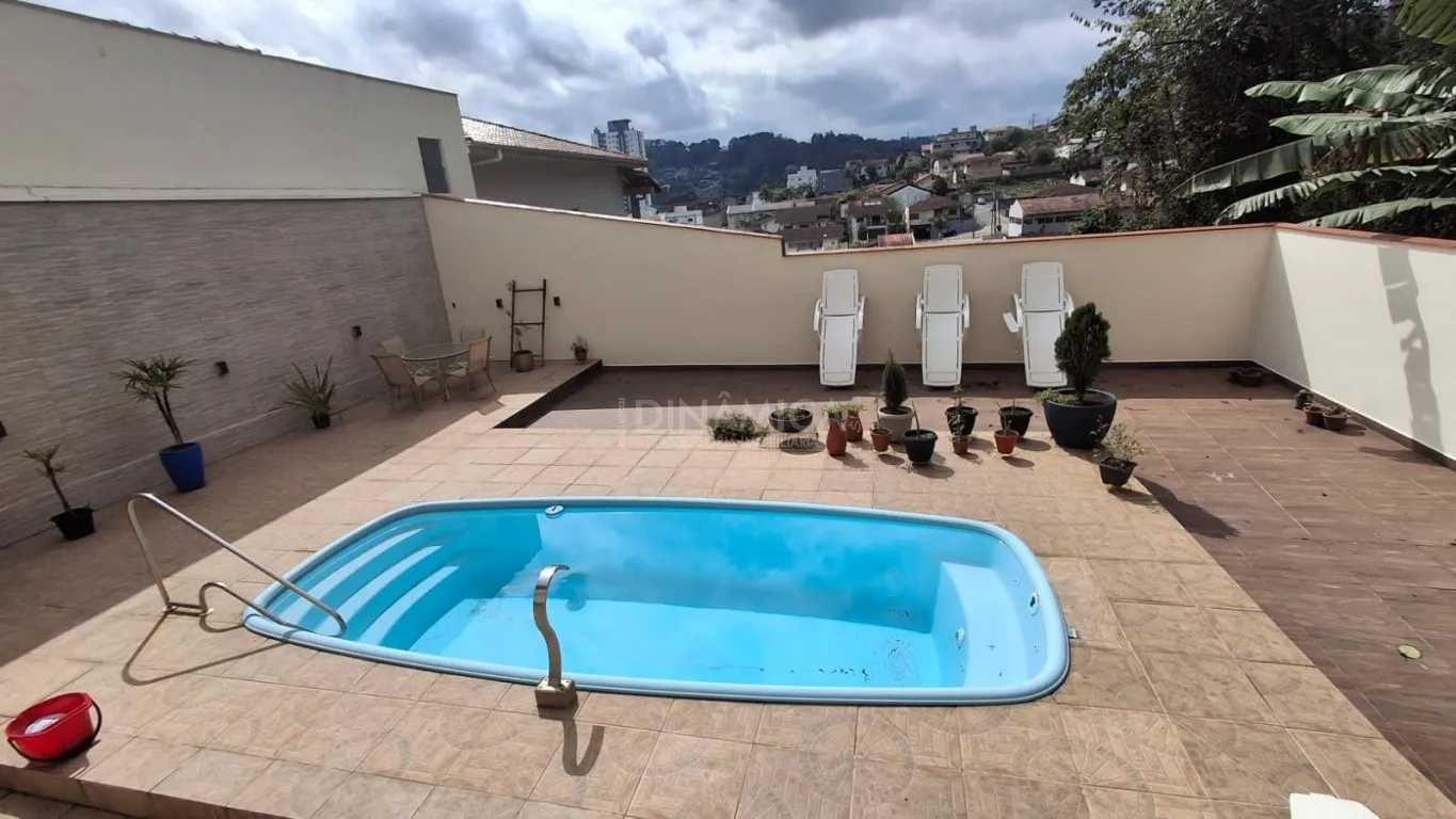 Casa com piscina no Bairro Agua Verde - Blumenau - SC — foto 3