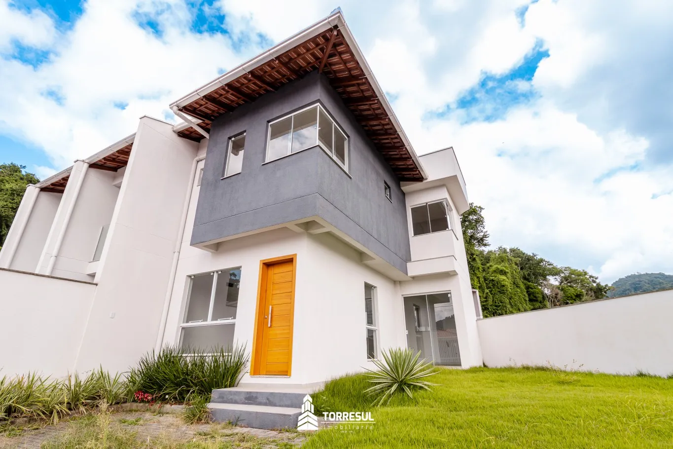 SOBRADO DE ESQUINA COM 3 QUARTOS EM BLUMENAU - foto 1