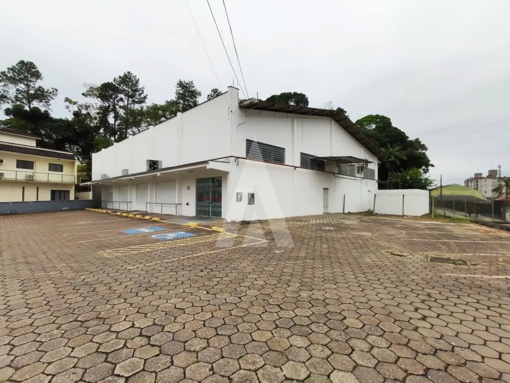 Galpão para alugar, 27 vagas, 739m² no Floresta, Joinville - foto 1