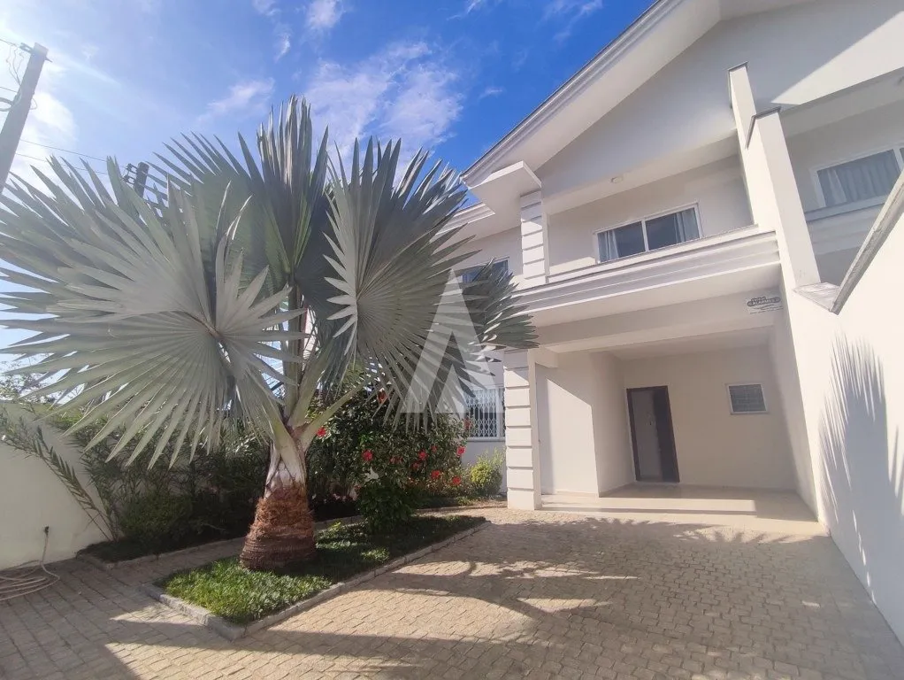 Casa geminada com 1 suíte e 2 quartos à venda no bairro Floresta em Joinville-SC por R$790.000,00. - foto 1