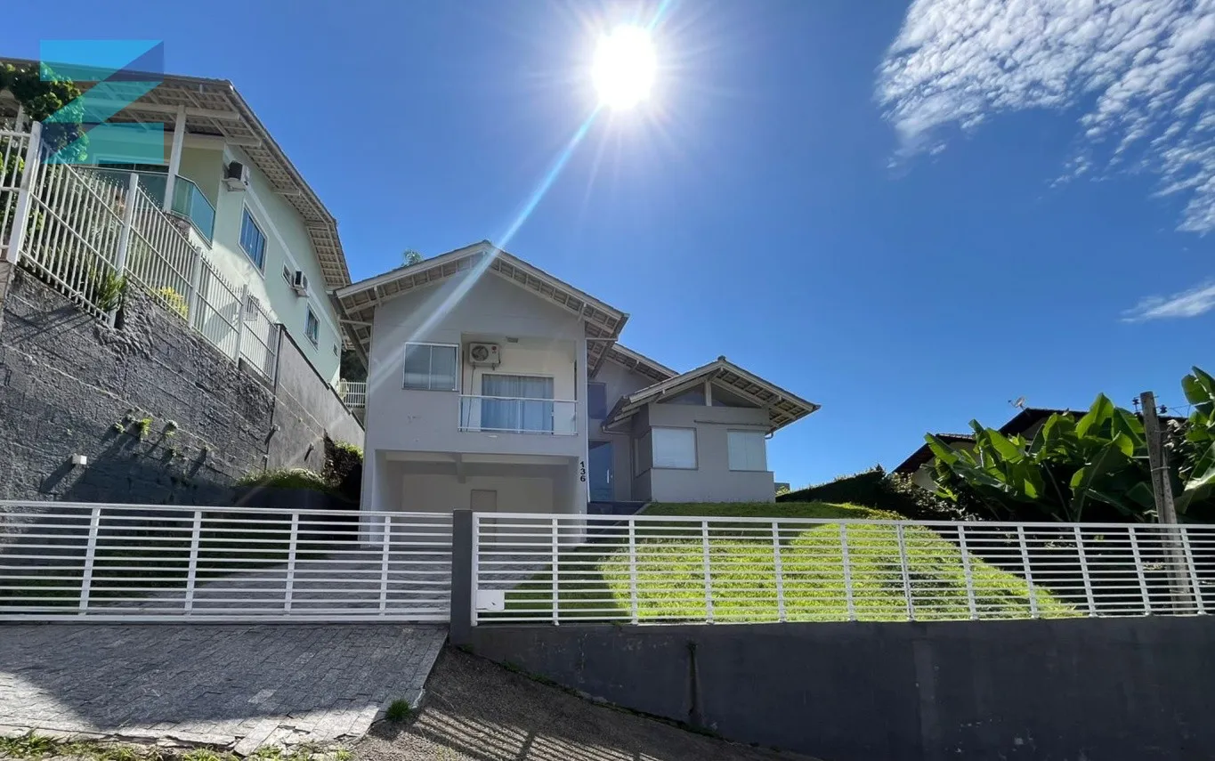 CASA AMPLA, CONCEITO ABERTO, ESPAÇOS INTEGRADOS E FUNCIONAIS ! - foto 1