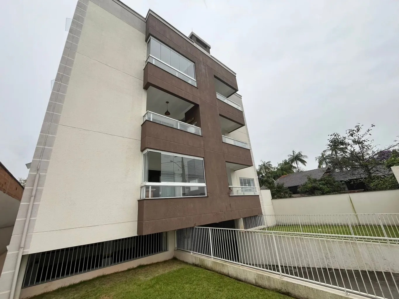 Apartamento no Carijós com 2 dormitórios sendo um suíte com 65m privativos - foto 1