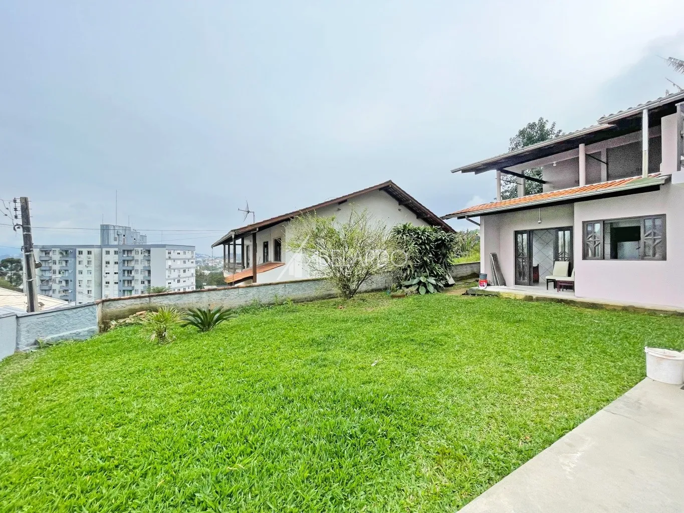 CASA COM QUATRO DORMITÓRIOS, SEIS VAGAS DE GARAGEM, AMPLO TERRENO E EXCELENTE LOCALIZAÇÃO - NO INÍCIO DO BAIRRO NOVA ESPERANÇA, — foto 5
