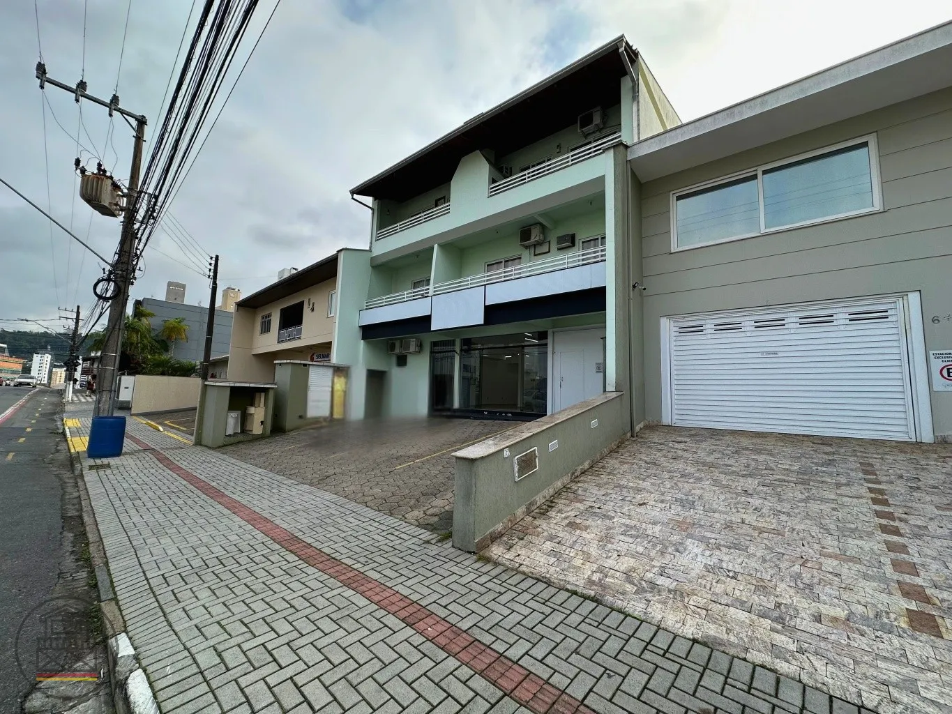 Ampla Loja Térrea com 3 Vagas e Ótima Iluminação - Pronto para o seu Negócio! - foto 1