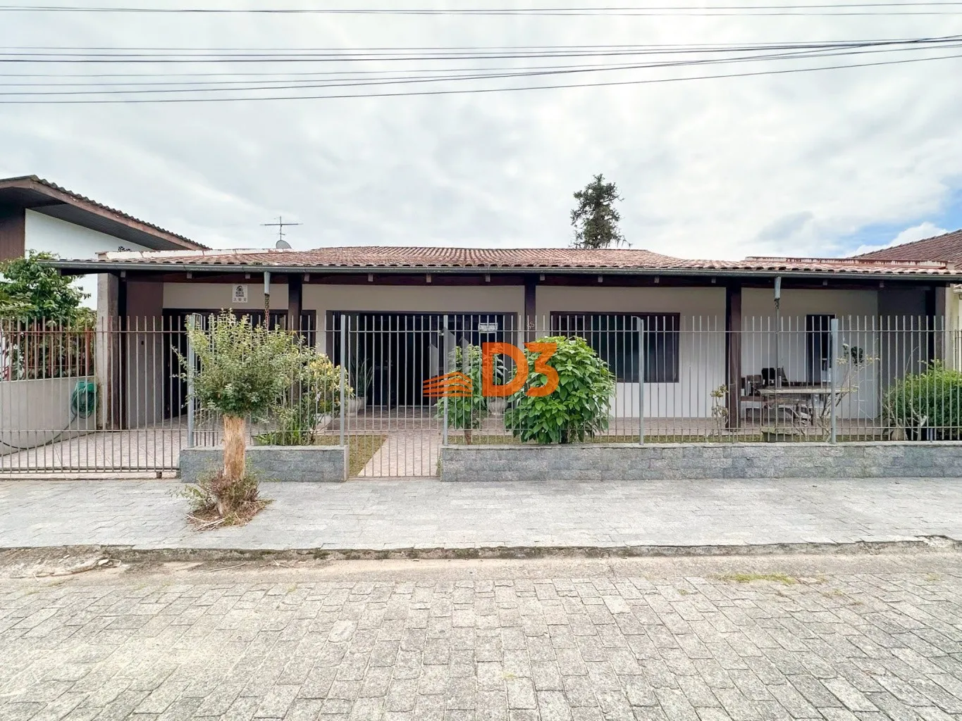 Casa no Garcia com 4 dormitórios, sendo 1 suíte e amplo espaço de área externa ! - foto 1