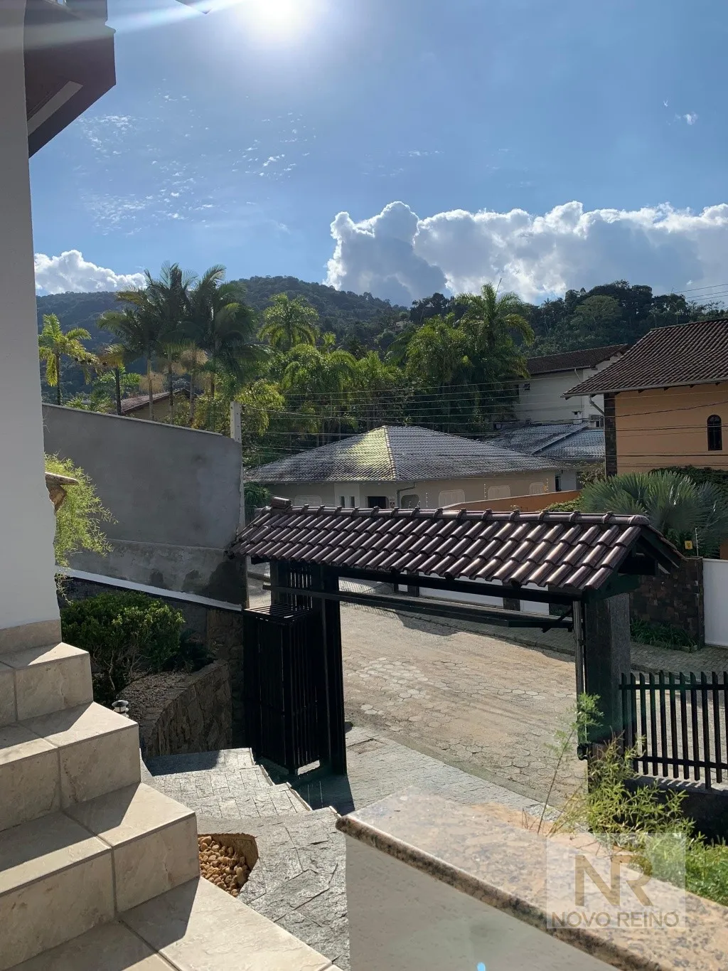 CASA RÚSTICA E MODERNA A VENDA! — foto 2