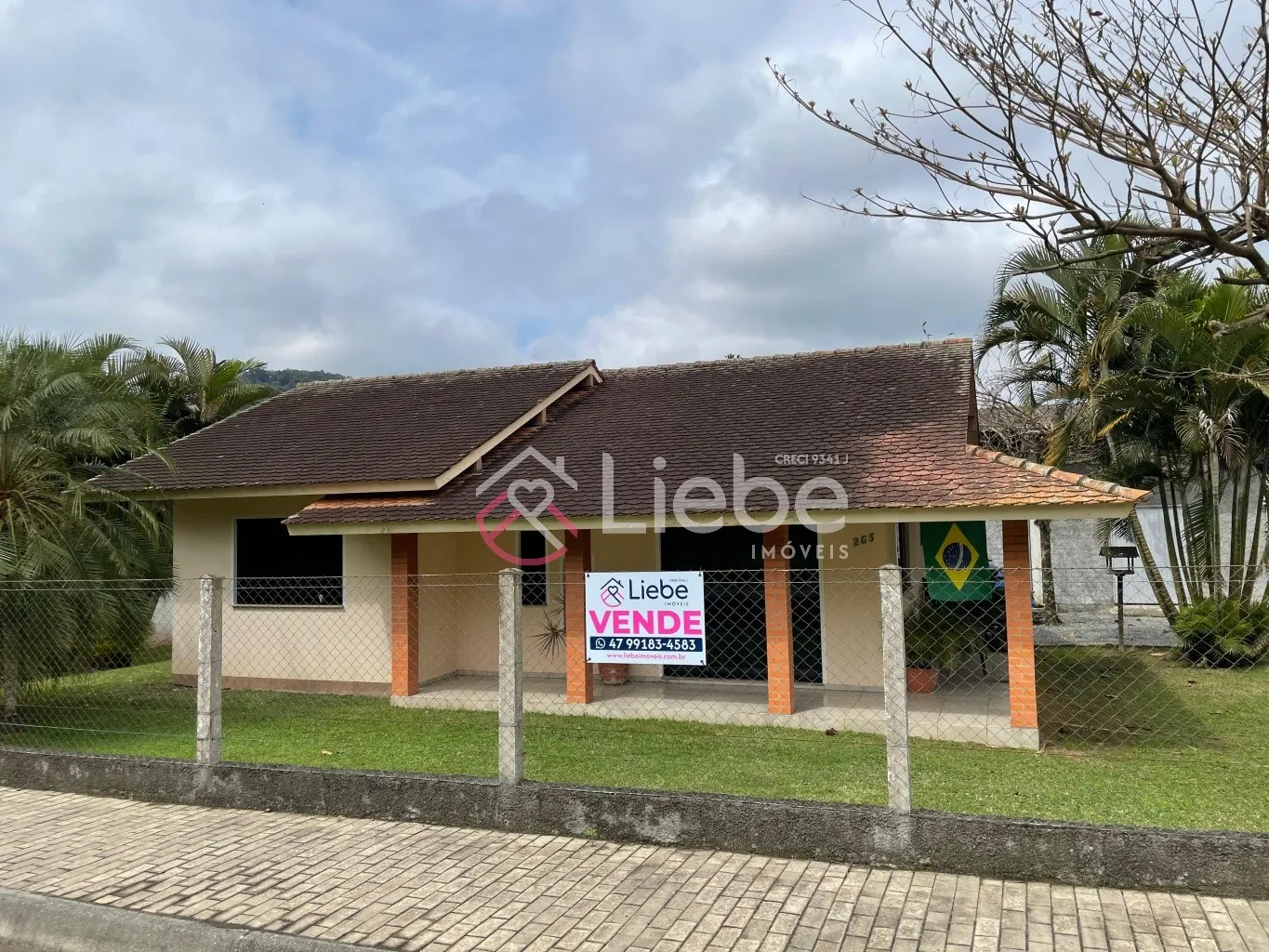 Oportunidade de imóvel no Centro da cidade de Pomerode com uma CASA de 94,71,00m e um GALPÃO de 350,00m num terreno com 1.080,00m. — foto 2
