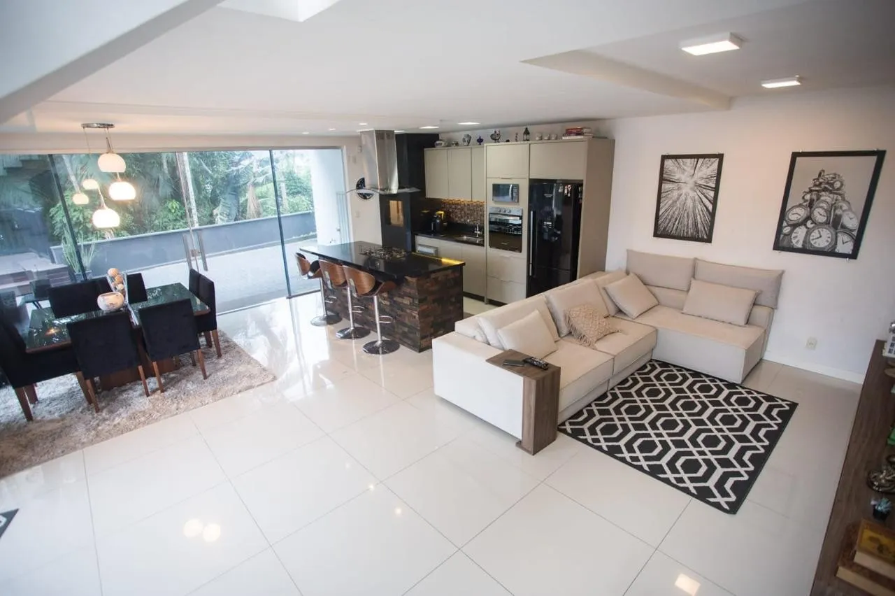 CASA SOFISTICADA EM CONDOMÍNIO EXCLUSIVO, COM 3 QUARTOS, 3 BANHEIROS, 288 M DE ÁREA CONSTRUÍDA, PRÓXIMA À VILA GERMÂNICA - BAIRRO VELHA — foto 2