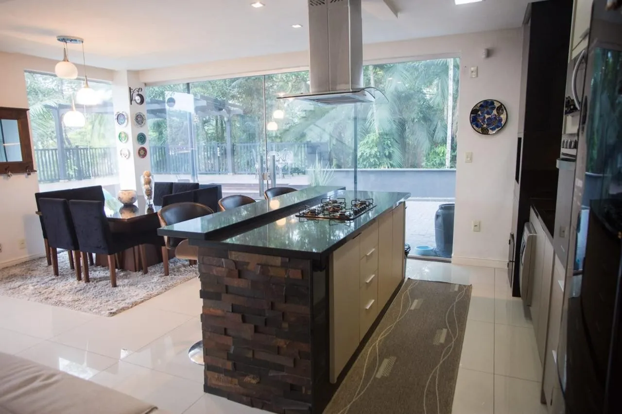 CASA SOFISTICADA EM CONDOMÍNIO EXCLUSIVO, COM 3 QUARTOS, 3 BANHEIROS, 288 M DE ÁREA CONSTRUÍDA, PRÓXIMA À VILA GERMÂNICA - BAIRRO VELHA — foto 6