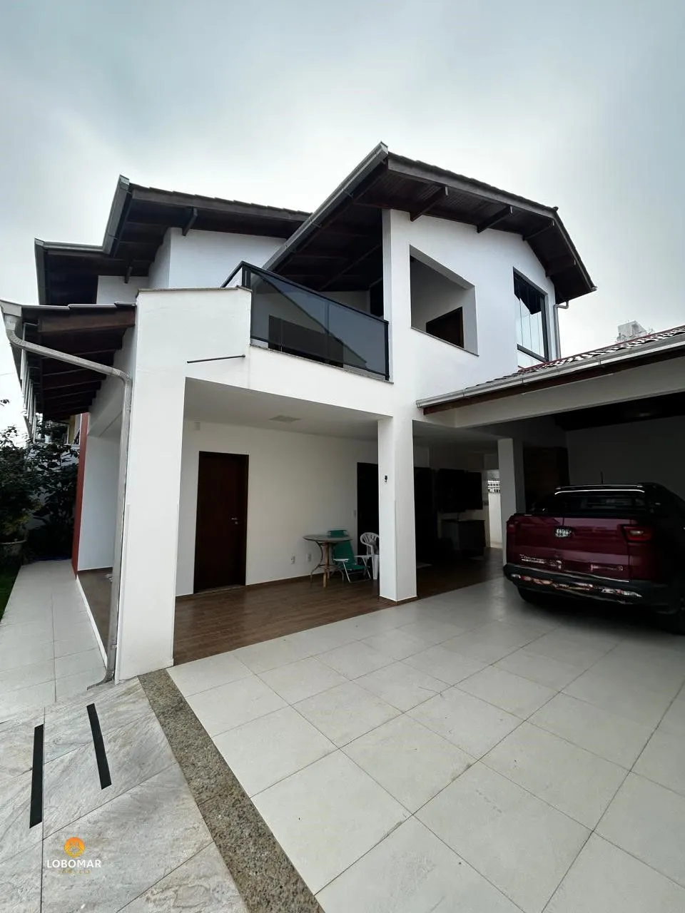 Sobrado quadra mar, semimobiliado, em Bal. Piçarras/SC - foto 1