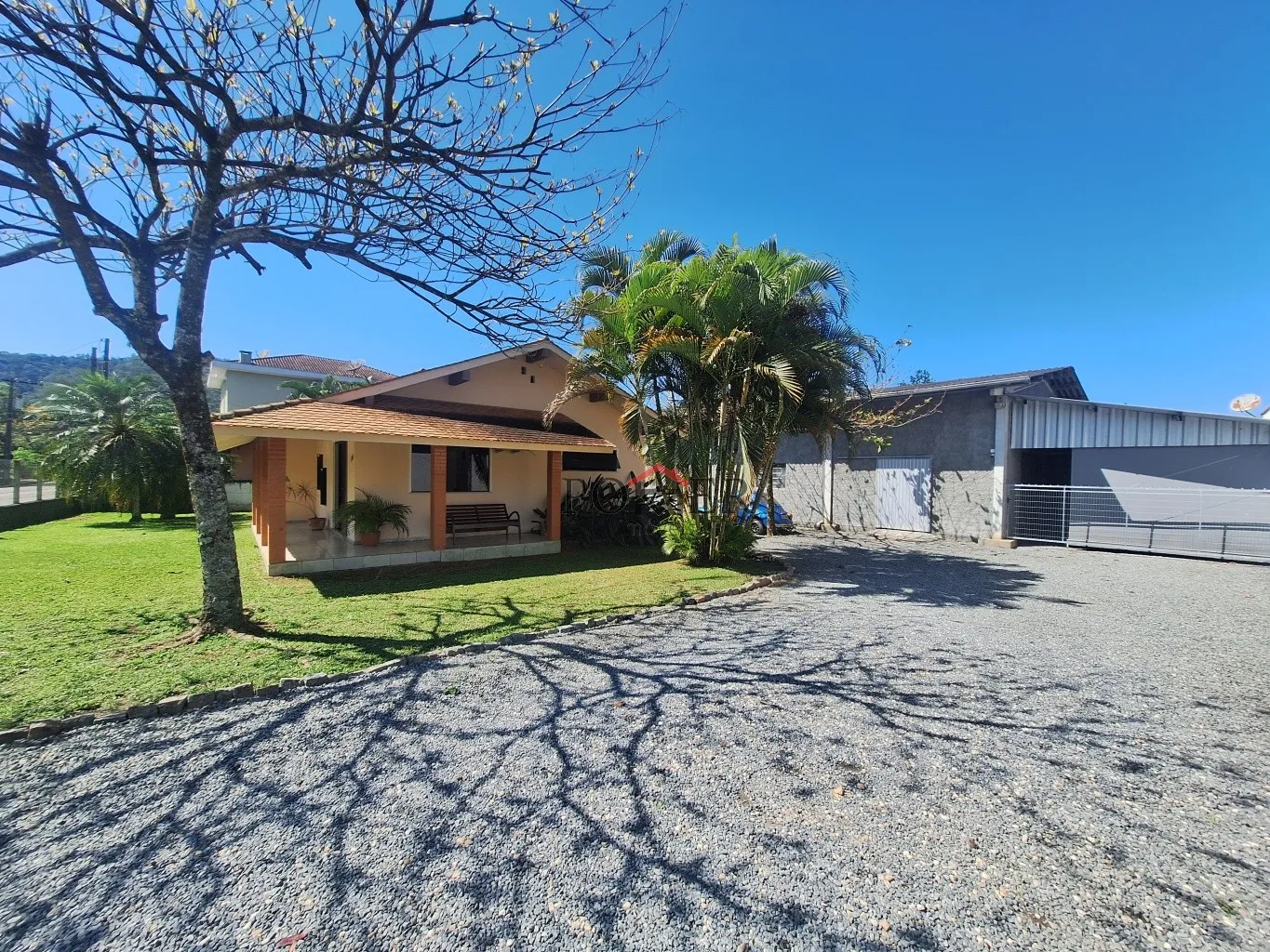 Casa 94,71m + Galpão de 332,70m - bem localizado, próximo indústrias e saídas de Pomerode, em terreno de 1.080,00m - foto 1