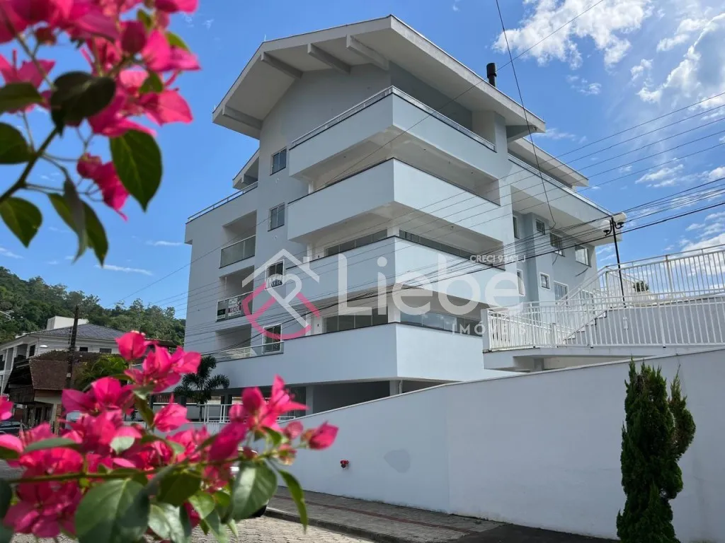 Linda cobertura com excelente localização no Residencial Ágata Bloco B, são 2 dormitórios e duas suítes no centro da cidade de Pomerode. — foto 2