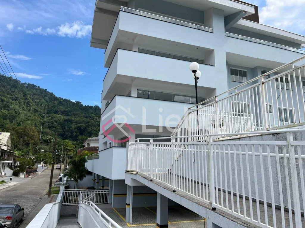 Linda cobertura com excelente localização no Residencial Ágata Bloco B, são 2 dormitórios e duas suítes no centro da cidade de Pomerode. — foto 3