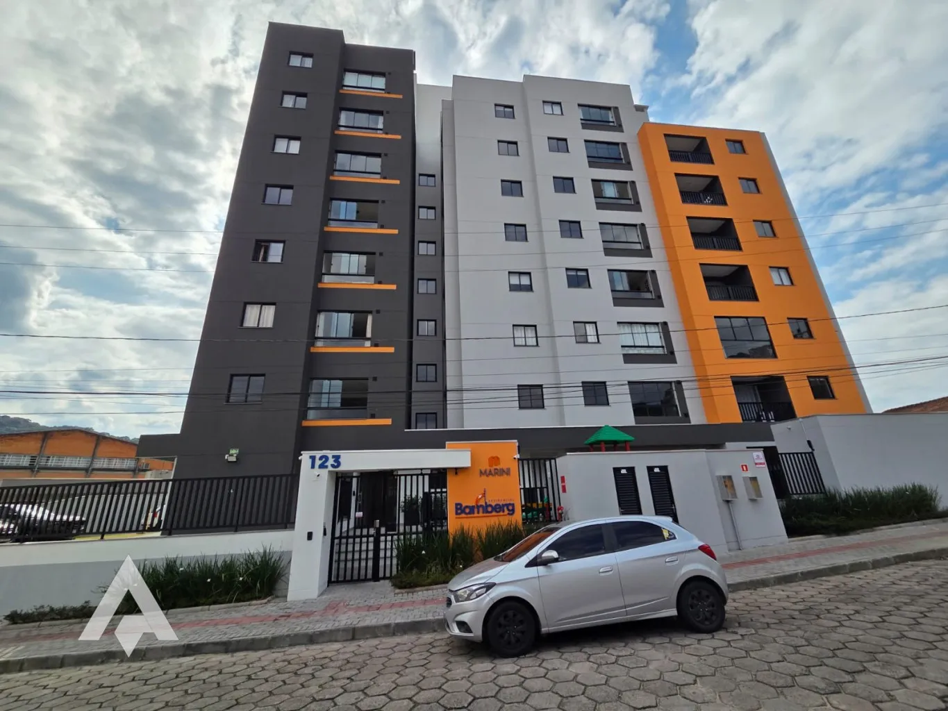 Apartamento semimobiliado à venda com 2 dormitórios no bairro Garcia! - foto 1