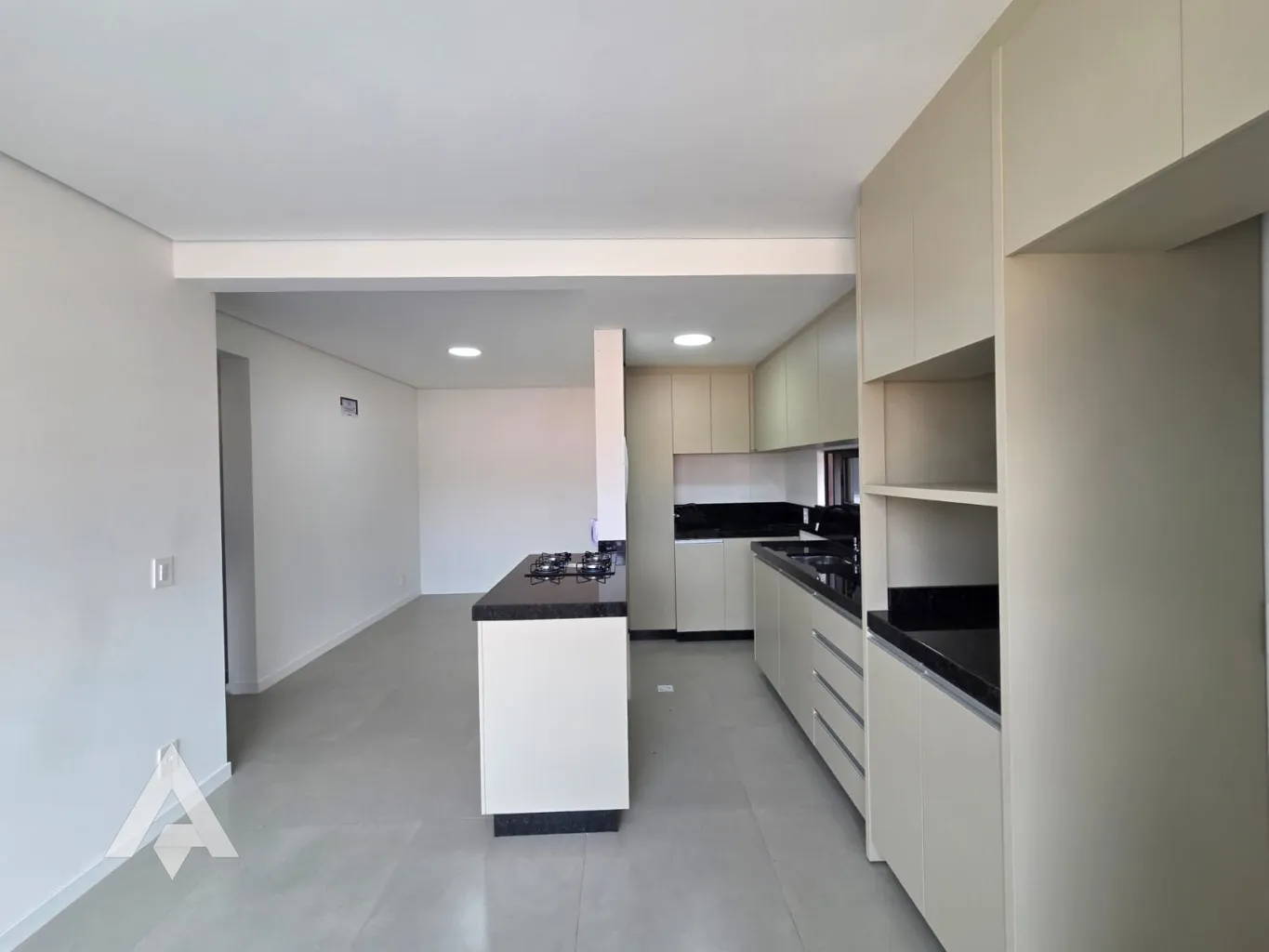 Apartamento semimobiliado à venda com 2 dormitórios no bairro Garcia! — foto 2