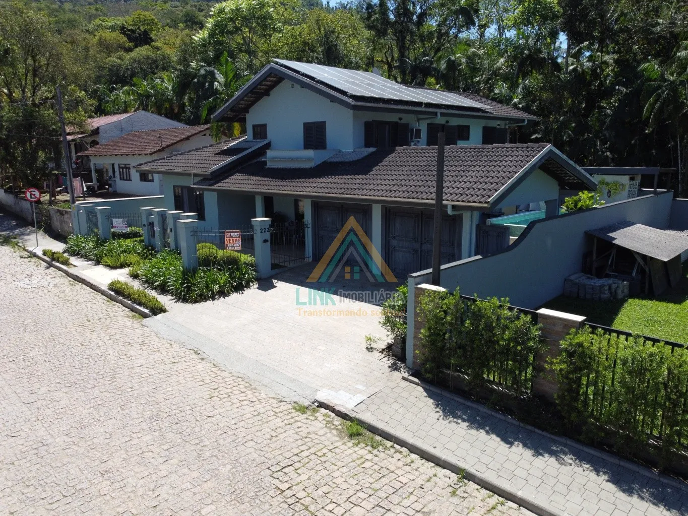 Casa de Alto Padrão, no Centro da cidade de Pomerode, com 249,00m , edificada em um terreno de 444,00m. — foto 2