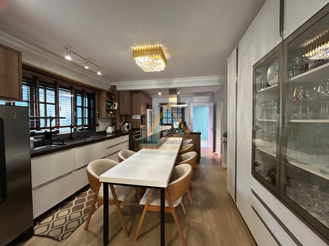 Casa de Alto Padrão, no Centro da cidade de Pomerode, com 249,00m , edificada em um terreno de 444,00m. — foto 6